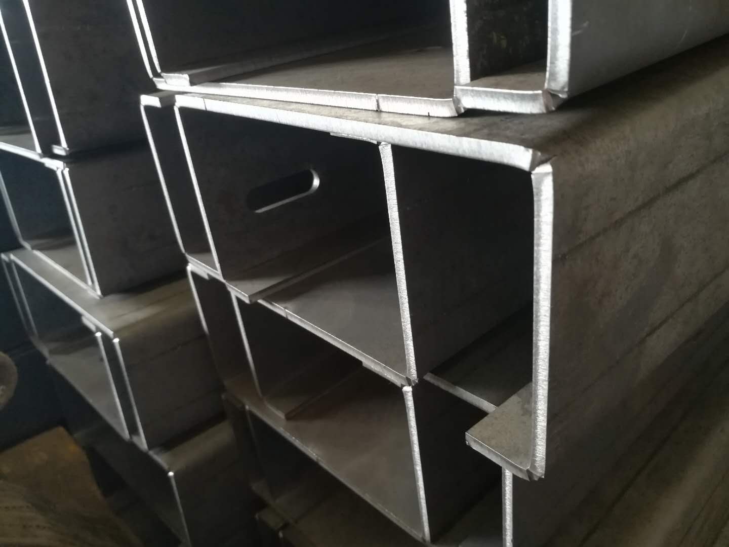 不銹鋼鈑金折彎加工首選豪峻，十八年的品質(zhì)見(jiàn)證