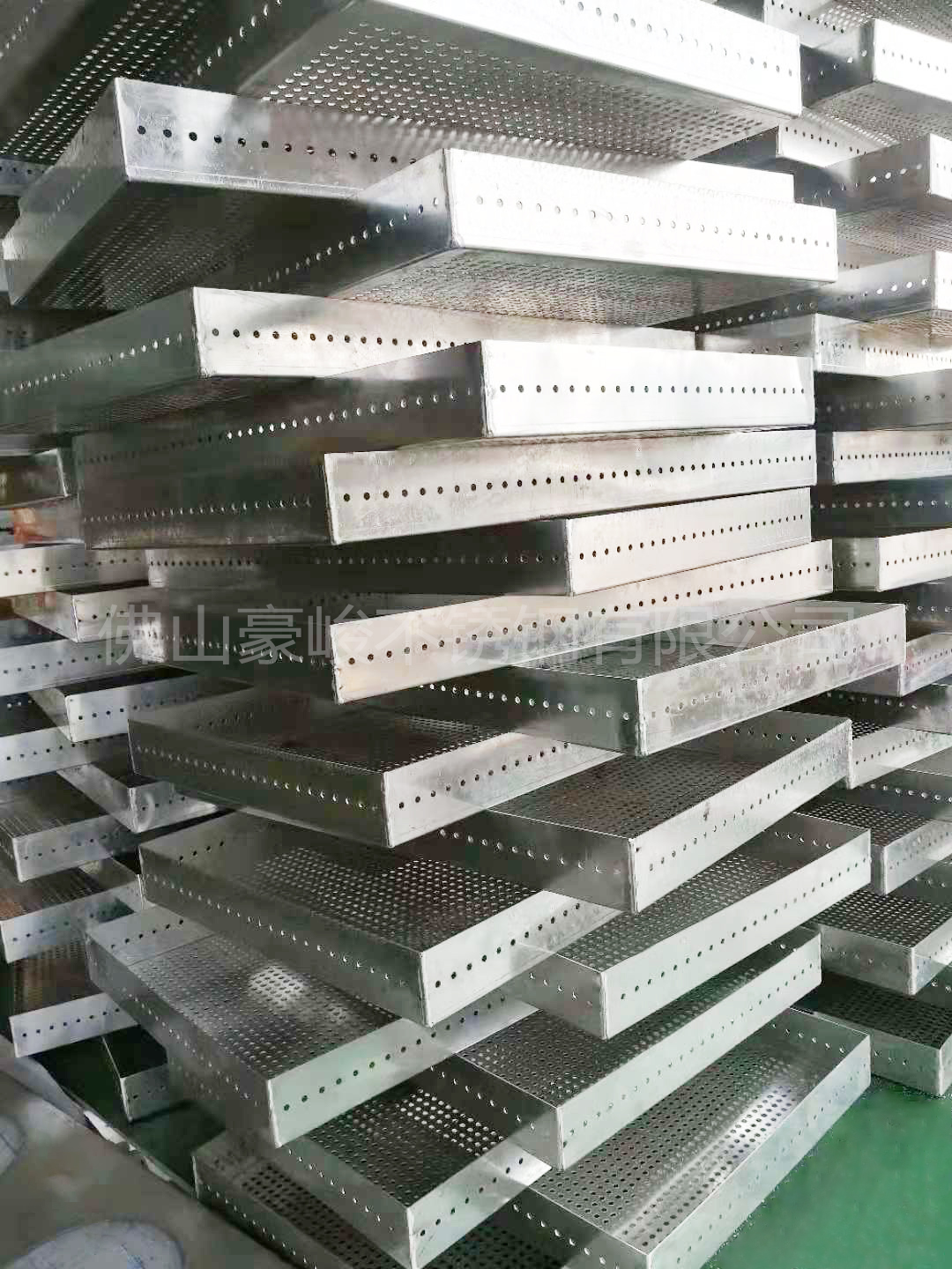 豪峻專(zhuān)注鋁板折彎加工 專(zhuān)人設(shè)計(jì)專(zhuān)人加工團(tuán)隊(duì)